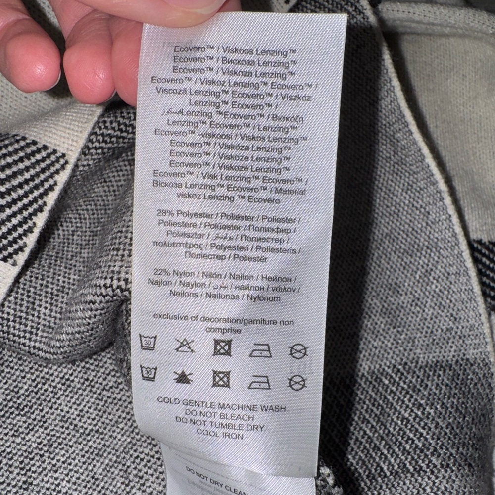 Vero Moda Women’s white and black turtle neck pullover sweater size small - Picture 7 of 8